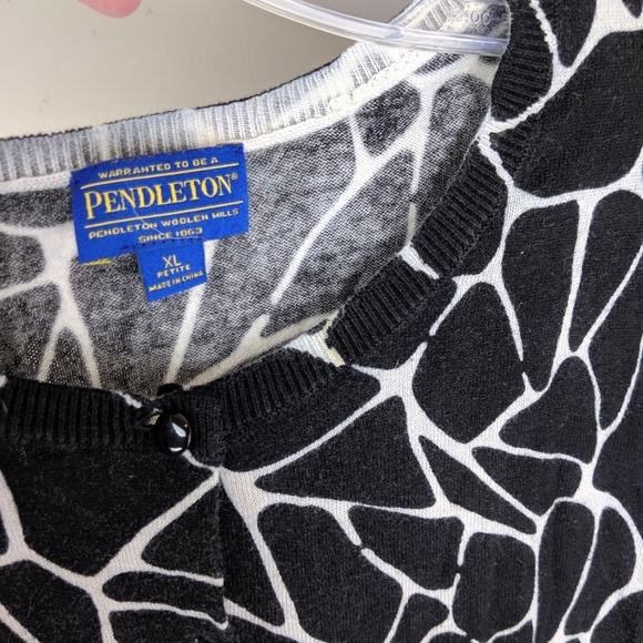Pendleton | Black White Print Cardigan - H11 - Picture 6 of 6